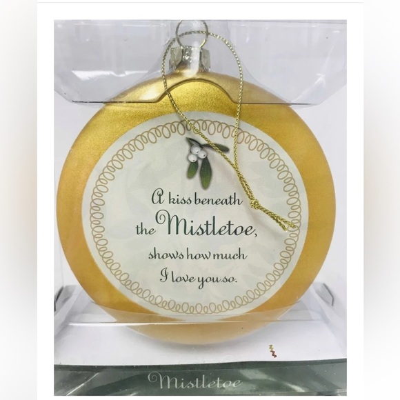 Stunning Glass Disc Mistletoe Ornament with Gold Loose Sparkles - Picture 4 of 6